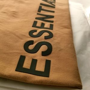 Essential short sleeve tshirt size L